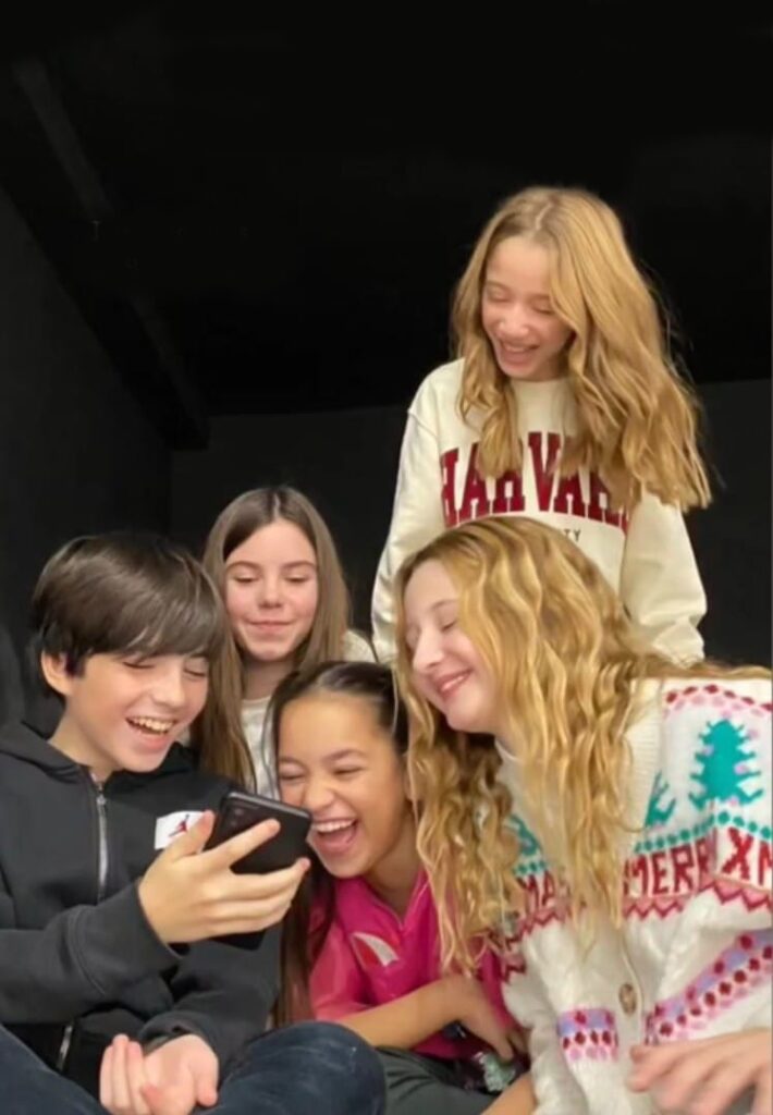 Niños durante las clases en Estudio V