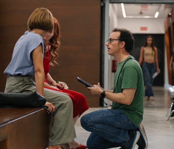 Javier Marco dirigiendo actores